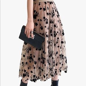 That Sold Out Internet Skirt! The one with all the compliments! OS NWOT